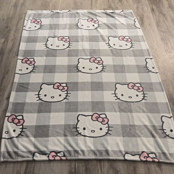 Hello kitty by Sanrio blanket size 72 by 48 - Picture 1 of 4